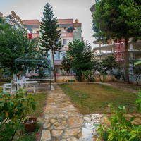 İKAMETE UYGUN DENİZE 600 METRE MESAFEDE GÜZEL EŞYALI 1+1 DAİRE