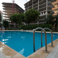İKAMETE UYGUN DENİZE 600 METRE MESAFEDE GÜZEL EŞYALI 1+1 DAİRE