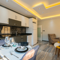 İKAMETE UYGUN DENİZE 600 METRE MESAFEDE GÜZEL EŞYALI 1+1 DAİRE