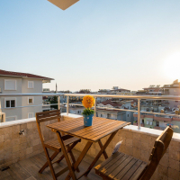 İKAMETE UYGUN DENİZE 600 METRE MESAFEDE GÜZEL EŞYALI 1+1 DAİRE