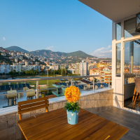 İKAMETE UYGUN DENİZE 600 METRE MESAFEDE GÜZEL EŞYALI 1+1 DAİRE