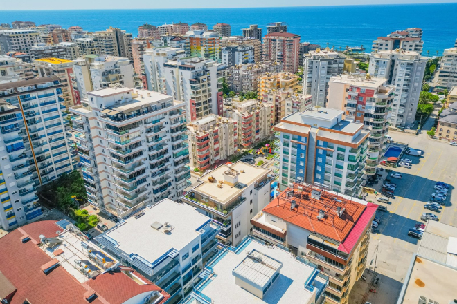 Просторная квартира 1+1 в Махмутларе — 500 м до моря, хороший ремонт и низкий айдат