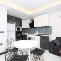 ALANYA MERKEZDE 1+1 SATILIK EŞYALI DAİRE