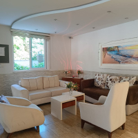DENİZE 200 METRE GENİŞ EŞYALI DAİRE