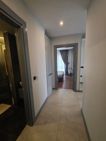 MODERN, GENİŞ VE KALİTELİ BİR YAPIDA 1+1 EŞYALI YAŞAM ALANI