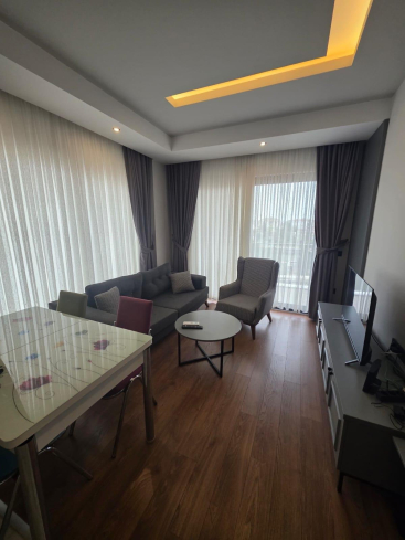 MODERN, GENİŞ VE KALİTELİ BİR YAPIDA 1+1 EŞYALI YAŞAM ALANI