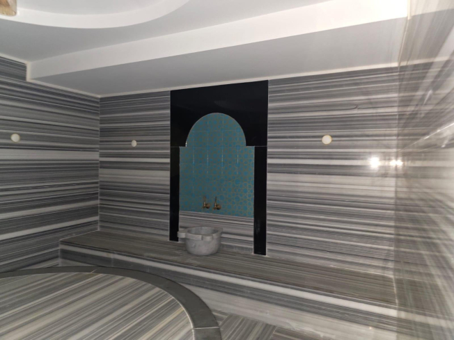 MODERN, GENİŞ VE KALİTELİ BİR YAPIDA 1+1 EŞYALI YAŞAM ALANI