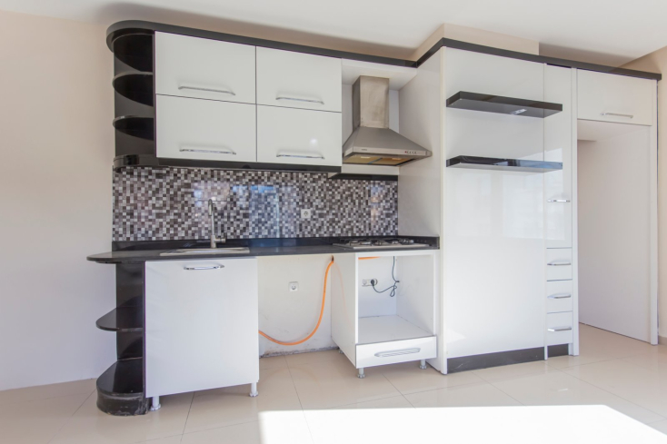 MAHMUTLAR ATATÜRK CADDESİNDE 2+1 EŞYASIZ SATILIK DAİRE