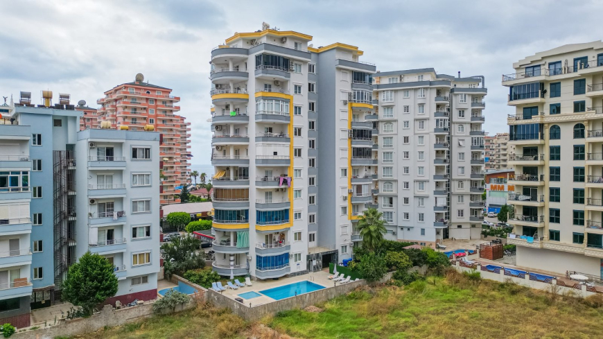 MAHMUTLAR BARBAROS CADDESİNDE 2+1 GENİŞ EŞYALI DAİRE