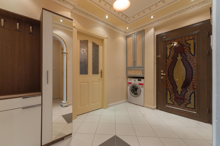 YENİ TADİLATLI TEMİZ BAKIMLI 2+1 EŞYALI GENİŞ SATILIK DAİRE