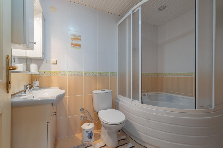 YENİ TADİLATLI TEMİZ BAKIMLI 2+1 EŞYALI GENİŞ SATILIK DAİRE