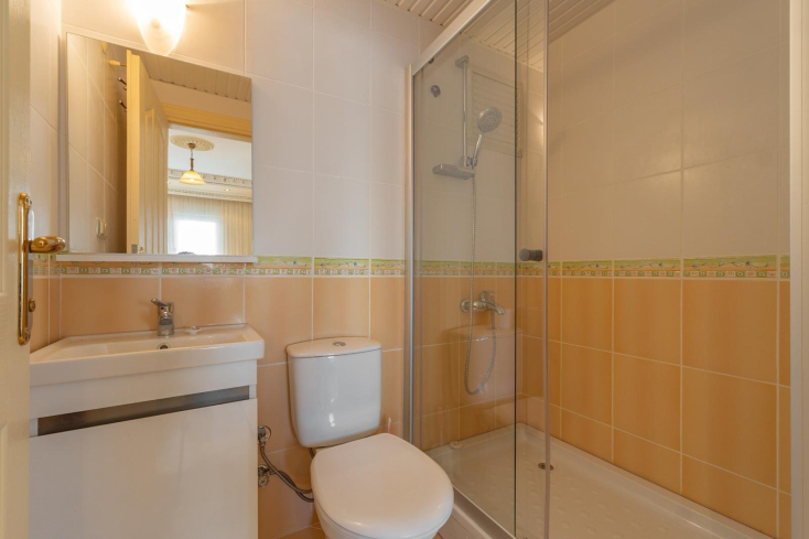 YENİ TADİLATLI TEMİZ BAKIMLI 2+1 EŞYALI GENİŞ SATILIK DAİRE