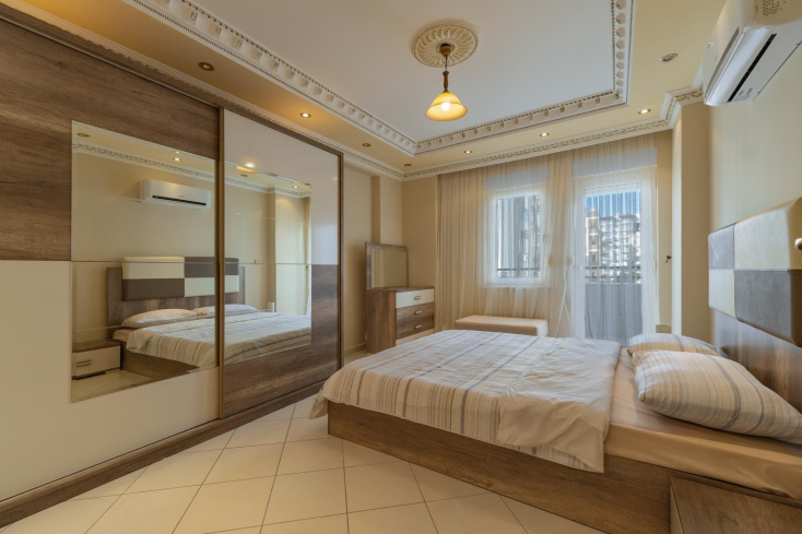 YENİ TADİLATLI TEMİZ BAKIMLI 2+1 EŞYALI GENİŞ SATILIK DAİRE