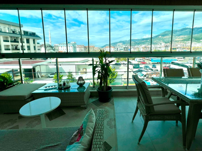 İKAMETE UYGUN 3+1 AYRI MUTFAK  EŞYALI MERKEZİ KONUMDA SATILIK DAİRE