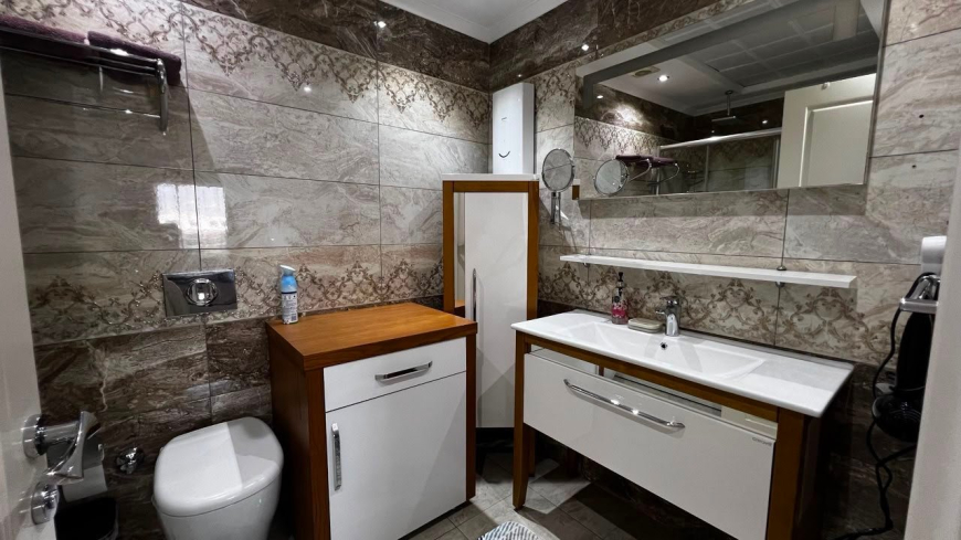 İKAMETE UYGUN 3+1 AYRI MUTFAK  EŞYALI MERKEZİ KONUMDA SATILIK DAİRE