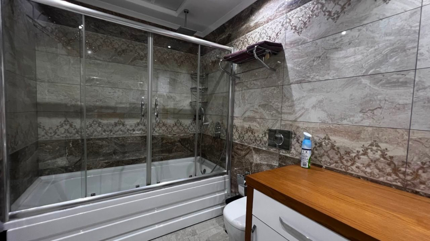 İKAMETE UYGUN 3+1 AYRI MUTFAK  EŞYALI MERKEZİ KONUMDA SATILIK DAİRE