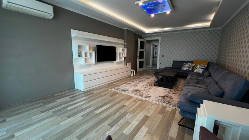 İKAMETE UYGUN 3+1 AYRI MUTFAK  EŞYALI MERKEZİ KONUMDA SATILIK DAİRE