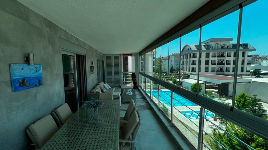 İKAMETE UYGUN 3+1 AYRI MUTFAK  EŞYALI MERKEZİ KONUMDA SATILIK DAİRE