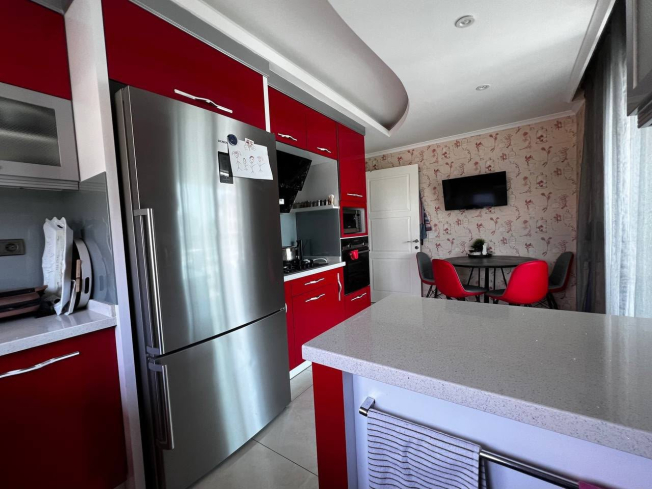 İKAMETE UYGUN 3+1 AYRI MUTFAK  EŞYALI MERKEZİ KONUMDA SATILIK DAİRE