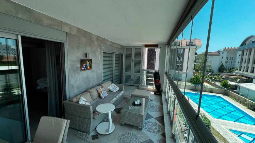 İKAMETE UYGUN 3+1 AYRI MUTFAK  EŞYALI MERKEZİ KONUMDA SATILIK DAİRE
