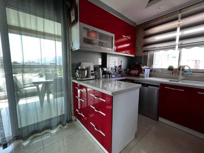 İKAMETE UYGUN 3+1 AYRI MUTFAK  EŞYALI MERKEZİ KONUMDA SATILIK DAİRE