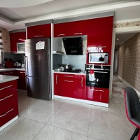 İKAMETE UYGUN 3+1 AYRI MUTFAK  EŞYALI MERKEZİ KONUMDA SATILIK DAİRE