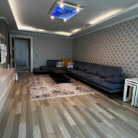 İKAMETE UYGUN 3+1 AYRI MUTFAK  EŞYALI MERKEZİ KONUMDA SATILIK DAİRE