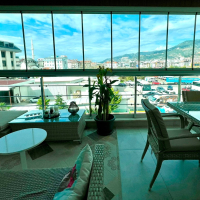 İKAMETE UYGUN 3+1 AYRI MUTFAK  EŞYALI MERKEZİ KONUMDA SATILIK DAİRE