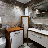 İKAMETE UYGUN 3+1 AYRI MUTFAK  EŞYALI MERKEZİ KONUMDA SATILIK DAİRE