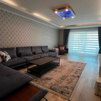 İKAMETE UYGUN 3+1 AYRI MUTFAK  EŞYALI MERKEZİ KONUMDA SATILIK DAİRE