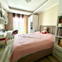 İKAMETE UYGUN 3+1 AYRI MUTFAK  EŞYALI MERKEZİ KONUMDA SATILIK DAİRE