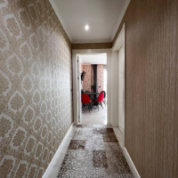 İKAMETE UYGUN 3+1 AYRI MUTFAK  EŞYALI MERKEZİ KONUMDA SATILIK DAİRE