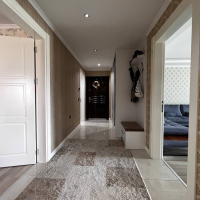 İKAMETE UYGUN 3+1 AYRI MUTFAK  EŞYALI MERKEZİ KONUMDA SATILIK DAİRE