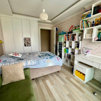 İKAMETE UYGUN 3+1 AYRI MUTFAK  EŞYALI MERKEZİ KONUMDA SATILIK DAİRE