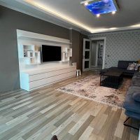 İKAMETE UYGUN 3+1 AYRI MUTFAK  EŞYALI MERKEZİ KONUMDA SATILIK DAİRE