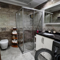 İKAMETE UYGUN 3+1 AYRI MUTFAK  EŞYALI MERKEZİ KONUMDA SATILIK DAİRE