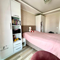 İKAMETE UYGUN 3+1 AYRI MUTFAK  EŞYALI MERKEZİ KONUMDA SATILIK DAİRE