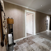 İKAMETE UYGUN 3+1 AYRI MUTFAK  EŞYALI MERKEZİ KONUMDA SATILIK DAİRE