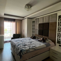 İKAMETE UYGUN 3+1 AYRI MUTFAK  EŞYALI MERKEZİ KONUMDA SATILIK DAİRE