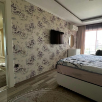 İKAMETE UYGUN 3+1 AYRI MUTFAK  EŞYALI MERKEZİ KONUMDA SATILIK DAİRE