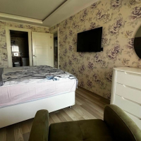 İKAMETE UYGUN 3+1 AYRI MUTFAK  EŞYALI MERKEZİ KONUMDA SATILIK DAİRE