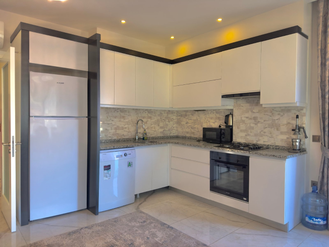 ALANYA MERKEZDE 2+1 EŞYALI GENİŞ SATILIK DAİRE